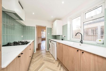 2 bedroom terraced house to rent - Photo 4