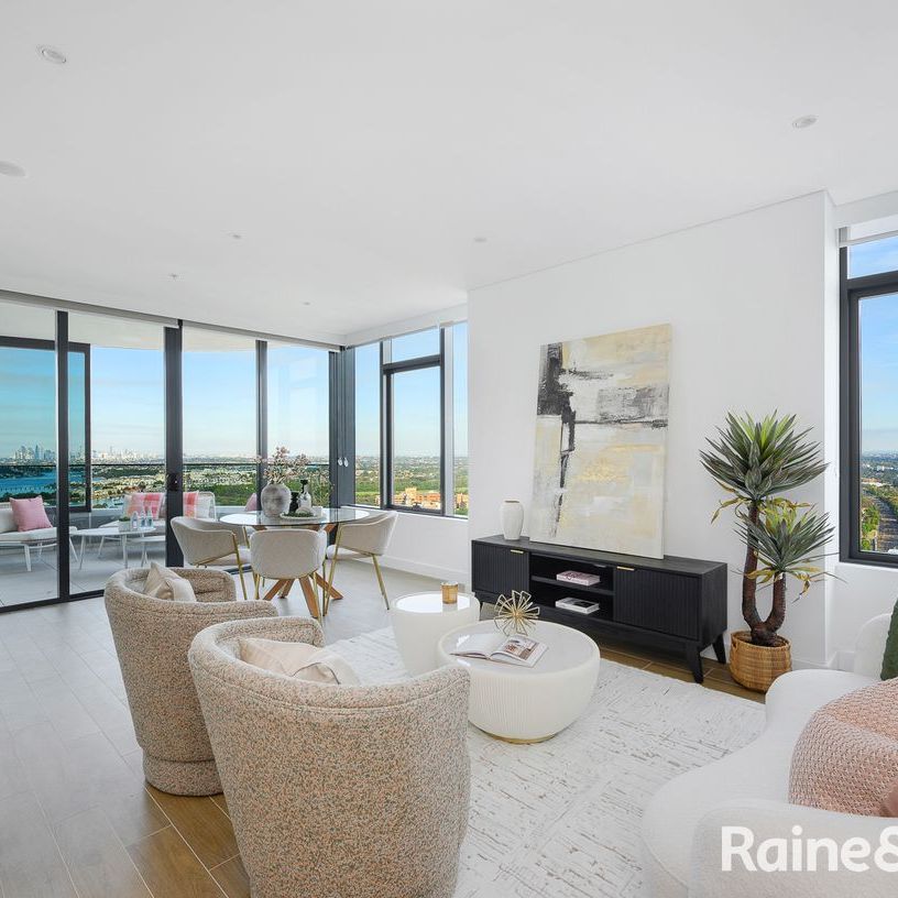 Luxury High-Level 3 Bedroom + Study Apartment with Panoramic Water & City Views - Photo 1