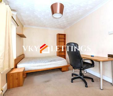 4 bedroom terraced house to rent - Photo 1