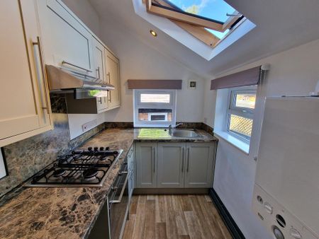 2 bedroom end of terrace house to rent - Photo 5