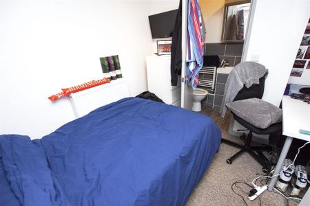 6 bedroom house to rent - Photo 2