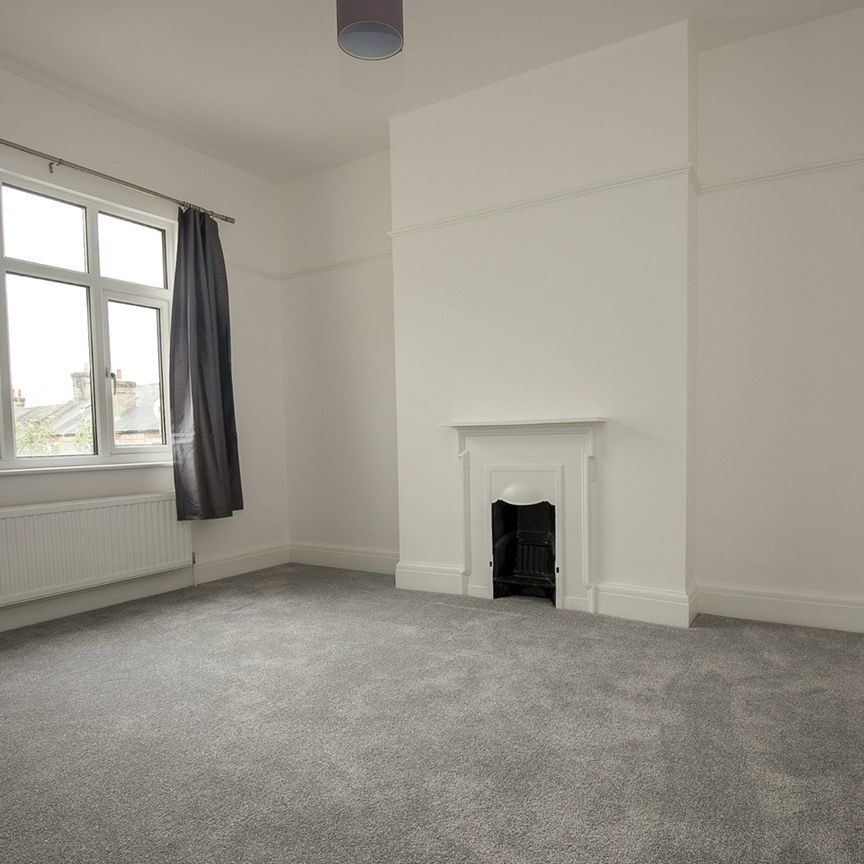 2 Bed Flat, High Road, N2 - Photo 1