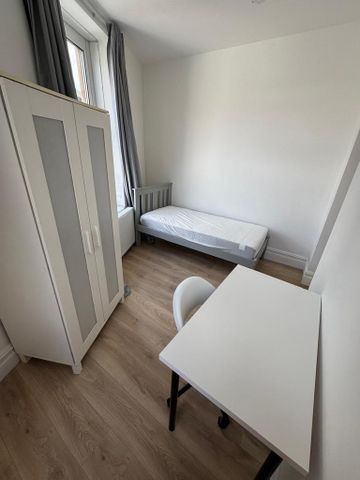 1 bedroom in a house share to rent - Photo 2