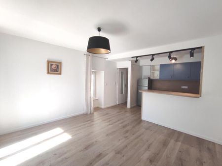 Location Appartement 3 pièces 58m² MILLAU 12100 - Photo 2