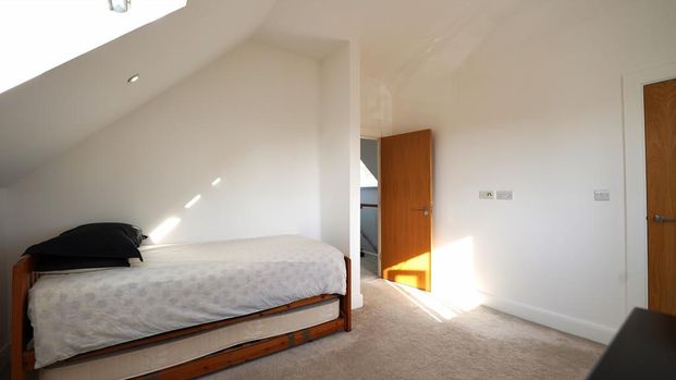 3 bedroom flat to rent - Photo 1