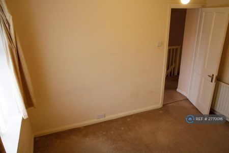 3 bedroom terraced house to rent - Photo 2