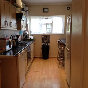 Carlisle Avenue, East Acton, London, W3 7NL - Photo 2
