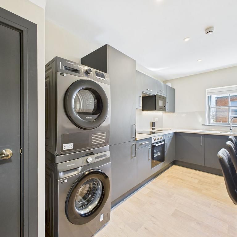 1 bedroom in a house share to rent - Photo 1