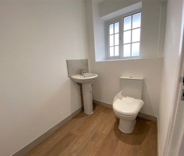 3 bedroom semi-detached house to rent - Photo 6