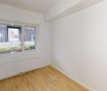 Rummelig 3-værelses med terrasse ud til grønt - Photo 3