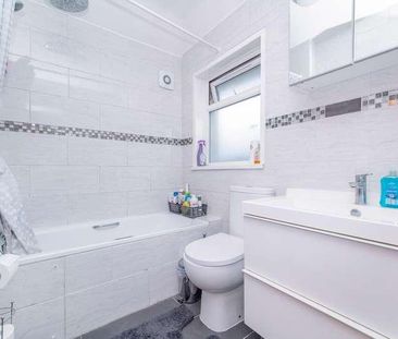 Woodlands Avenue, Ruislip, Middlesex, HA4 - Photo 2