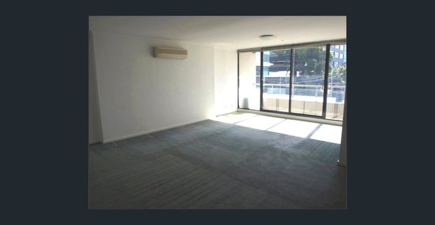 Spacious two bedroom apartment situated on the 7th floor of the Vista building. - Photo 1
