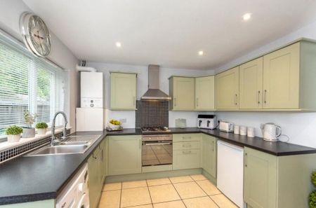4 bedroom semi-detached house to rent - Photo 2