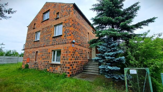 Dom wolnostojący – cisza, spokój, dużo zieleni - Zdjęcie 1