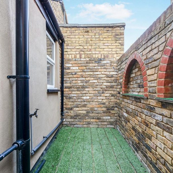 2 bedroom house to rent - Photo 1