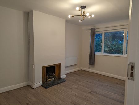 2 Bed Flat, Meadow Close, SE6 - Photo 2