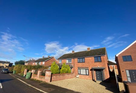 3 bedroom semi-detached house to rent - Photo 2