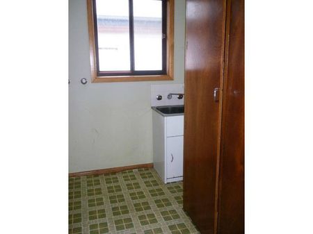 Very Spacious Unit! - Photo 5