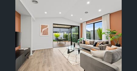 Stunning Ex-Display Home with Premium Finishes and Club Access - Photo 4