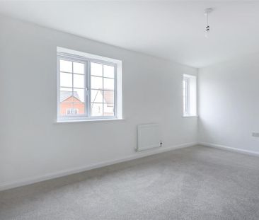 4 bedroom detached house to rent - Photo 4