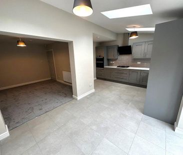 3 bedroom semi-detached house to rent - Photo 6