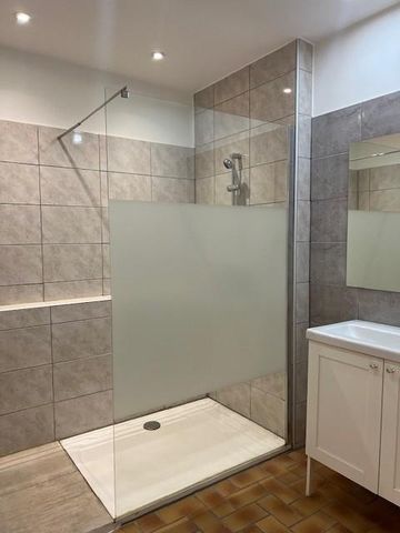 Location Appartement 3 pièces 70m² CAMPS LA SOURCE 83170 - Photo 5