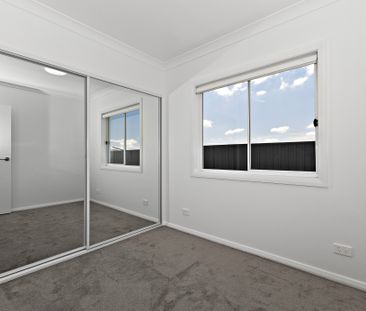 1/3 Treeton Close, Farley NSW 2320 - House For Rent | Domain - Photo 2