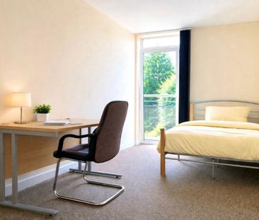 5 bed Flat 5 Montgomery Place, 33 Montgomery Terrace Road - Photo 2