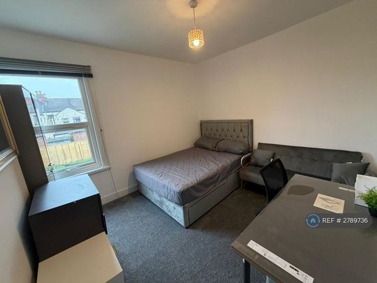 4 bedroom terraced house to rent - Photo 1