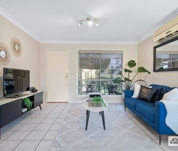 Spacious, Light Filled Townhouse in Daisy Hill - Photo 2