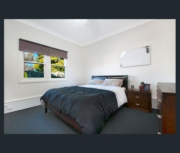 LEVEL FAMILY HOME - Photo 4