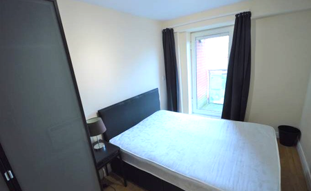 3 bedroom flat to rent - Photo 4