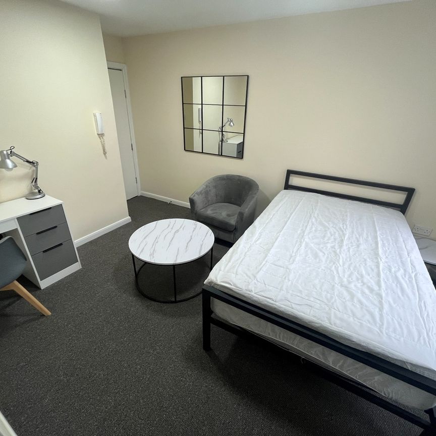 Room in a Shared House, Cavendish Street, M15 - Photo 1