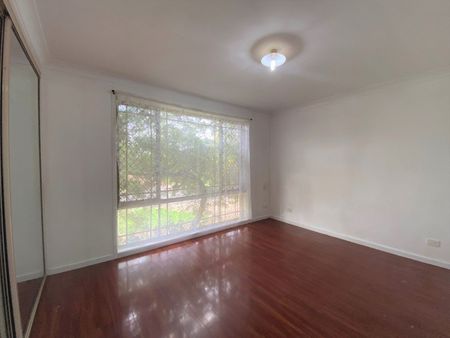 SPACIOUS 3 BEDROOM HOME! - Photo 5