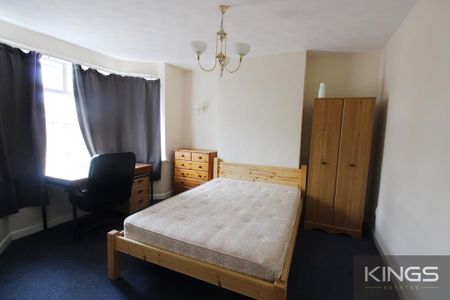 5 bedroom semi-detached house to rent - Photo 3