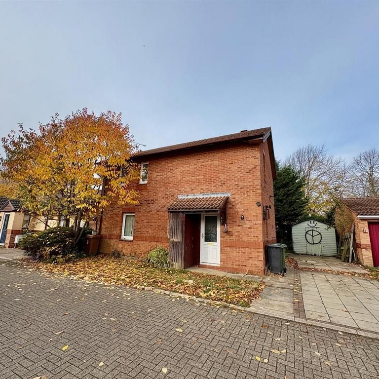 4 bedroom detached house to rent - Photo 1