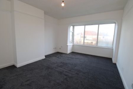 To Let 1 Bed Flat - Photo 5