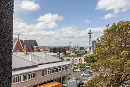 City Fringe - Fully Furnished with Panoramic Views - Photo 5