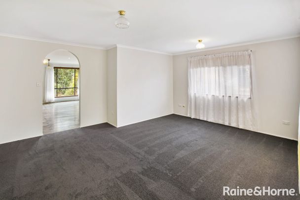 Comfortable Family Living on One of Pomona's Favourite Streets - Photo 1