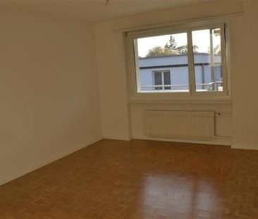 Quiet and central 2.5-room apartment in Baar - Foto 2