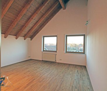 Großzügige 4 Zi. Dachgeschosswohnung mit großem Balkon in kleiner W... - Photo 3