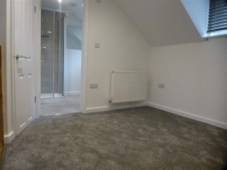 Sparrow Lane, Swindon, Royal Wootton Bassett - Photo 4