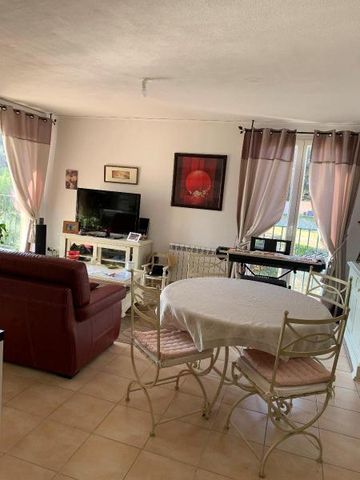 Location Appartement 3 pièces 64m² ST MAXIMIN LA STE BAUME 83470 - Photo 2