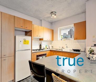 PRESTIGIOUSLY POSITIONED STUDIO APARTMENT - Photo 2