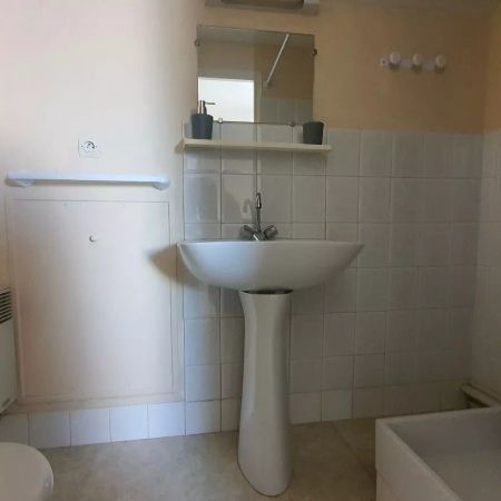 Appartement centre ville LA COURONNE - Photo 4