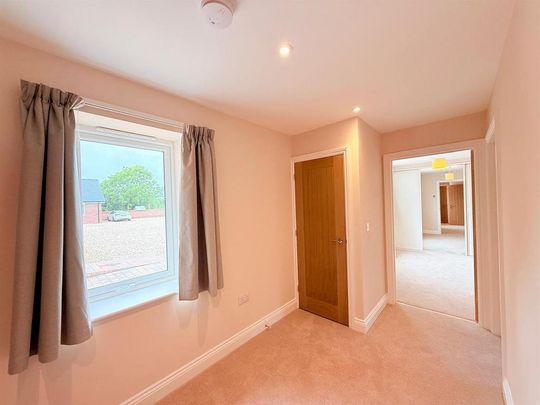4 bedroom detached bungalow to rent - Photo 1