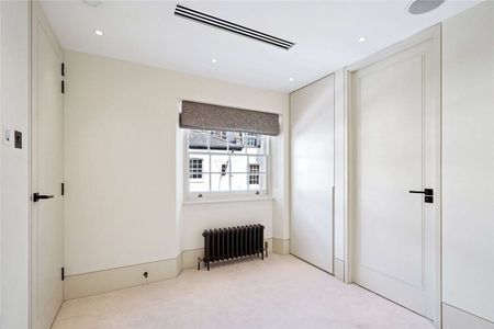 Three bedroom mews house moments from Knightsbridge - Photo 5