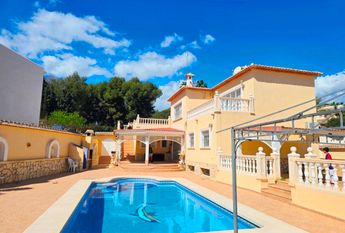 LONG TERM RENTAL Beautiful villa with sea views for rent in Benissa coast with 5 bedrooms.