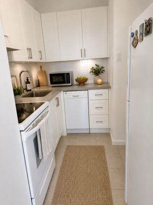 For Lease - 20 Prince Arthur Avenue Unit# 18F, Toronto, Ontario - Photo 1