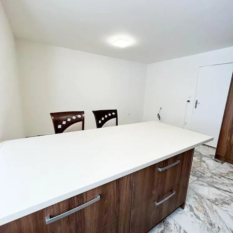 Pronájem útulného bytu 2+kk s garáží a vlastním dvorkem Krčmaň - Photo 1